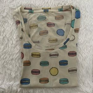 Scoop neck patterned t-shirt